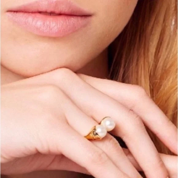🆕 Tory Burch Authentic Gold Pearl Bud Logo Ring Size 7 - Picture 5 of 16